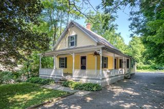 52 Maple St, Belchertown, MA 01007
