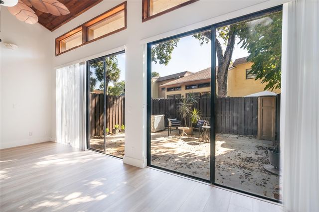 7920 NW 11th Ct, Plantation, FL 33322