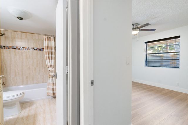 7920 NW 11th Ct, Plantation, FL 33322