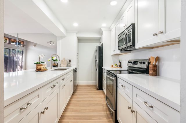 7920 NW 11th Ct, Plantation, FL 33322