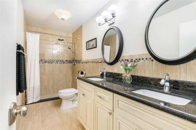 7920 NW 11th Ct, Plantation, FL 33322