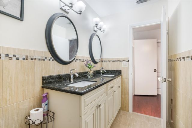 7920 NW 11th Ct, Plantation, FL 33322