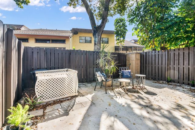 7920 NW 11th Ct, Plantation, FL 33322