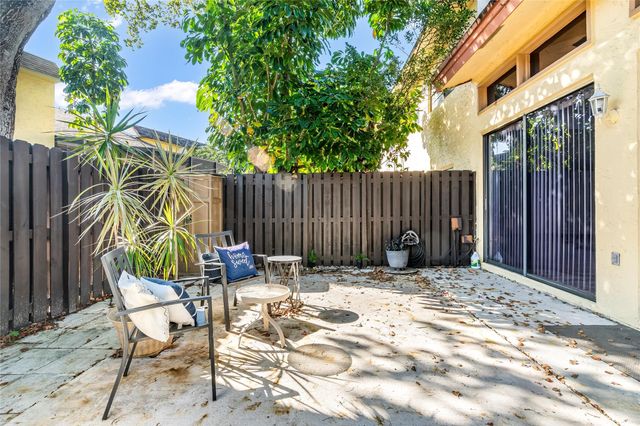 7920 NW 11th Ct, Plantation, FL 33322