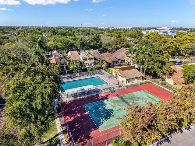 7920 NW 11th Ct, Plantation, FL 33322