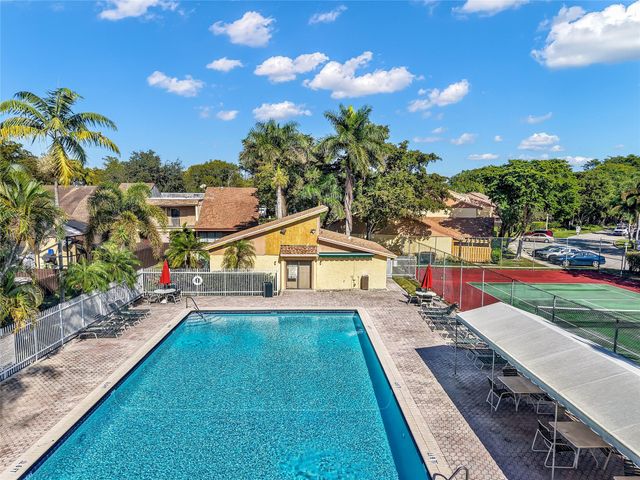 7920 NW 11th Ct, Plantation, FL 33322