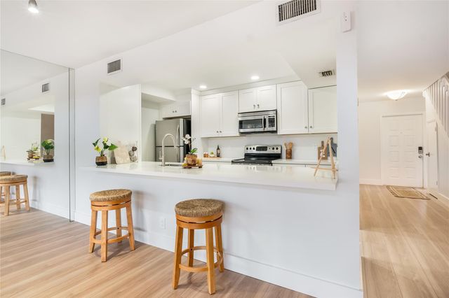 7920 NW 11th Ct, Plantation, FL 33322