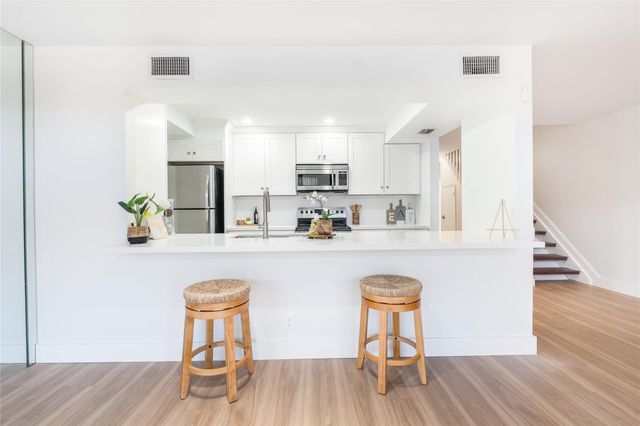 7920 NW 11th Ct, Plantation, FL 33322