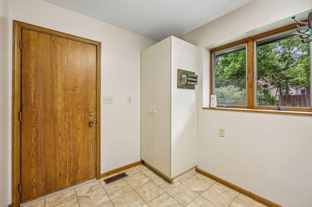 38295 Golf Avenue, North Branch, MN 55056