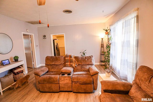 806 E BOULEVARD Street, Marion, IL 62959