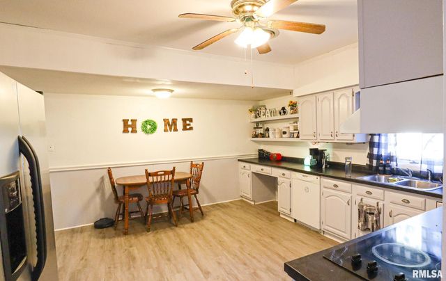 806 E BOULEVARD Street, Marion, IL 62959