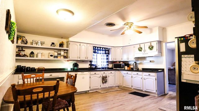 806 E BOULEVARD Street, Marion, IL 62959