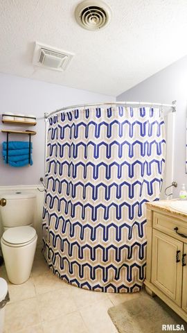 806 E BOULEVARD Street, Marion, IL 62959