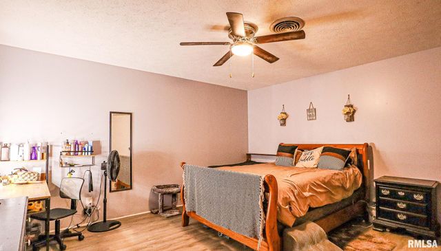 806 E BOULEVARD Street, Marion, IL 62959