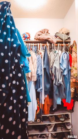 806 E BOULEVARD Street, Marion, IL 62959