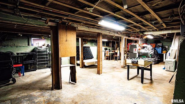 806 E BOULEVARD Street, Marion, IL 62959