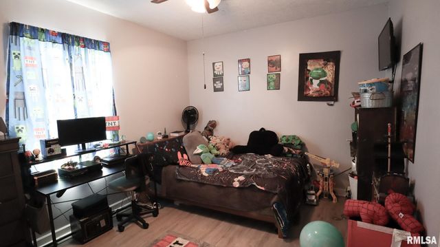 806 E BOULEVARD Street, Marion, IL 62959