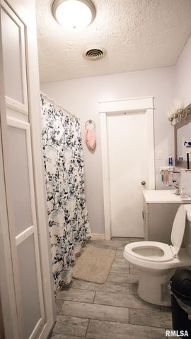 806 E BOULEVARD Street, Marion, IL 62959