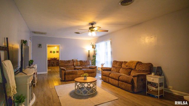 806 E BOULEVARD Street, Marion, IL 62959