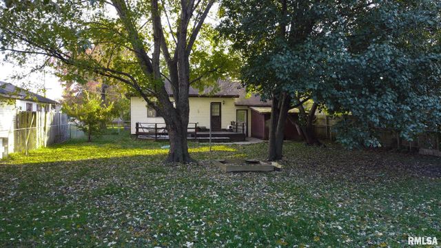 806 E BOULEVARD Street, Marion, IL 62959