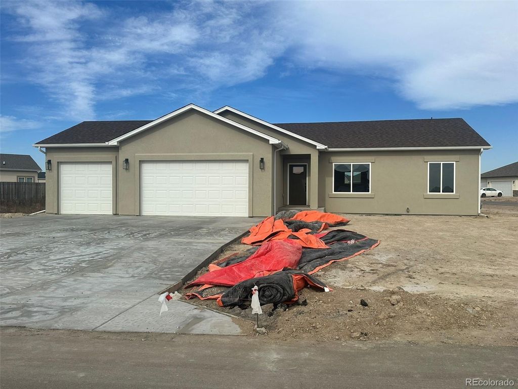 571 N campbell Drive, Pueblo West, CO 81007