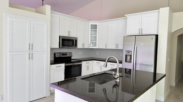 19010 SW 10th Street, Pembroke Pines, FL 33029