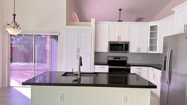 19010 SW 10th Street, Pembroke Pines, FL 33029