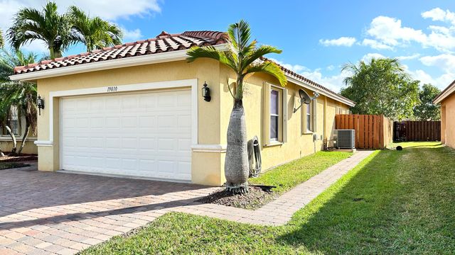 19010 SW 10th Street, Pembroke Pines, FL 33029