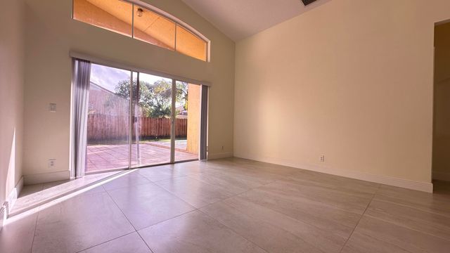 19010 SW 10th Street, Pembroke Pines, FL 33029