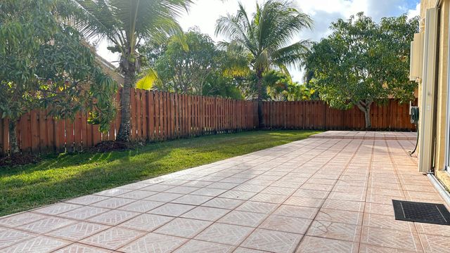 19010 SW 10th Street, Pembroke Pines, FL 33029