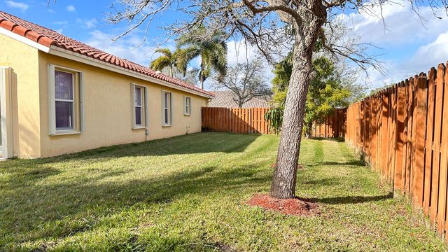19010 SW 10th Street, Pembroke Pines, FL 33029