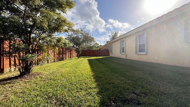19010 SW 10th Street, Pembroke Pines, FL 33029