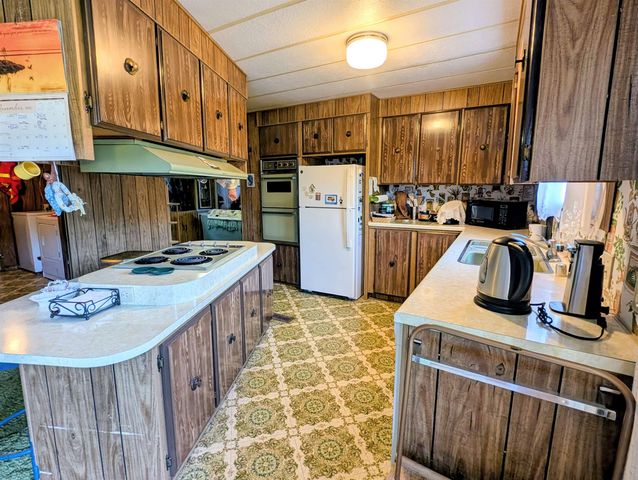 26310 N River Estates Dr, Chattaroy, WA 99003