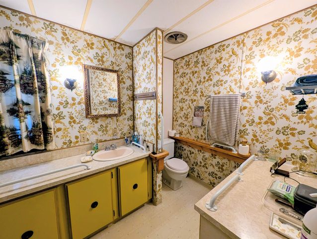 26310 N River Estates Dr, Chattaroy, WA 99003