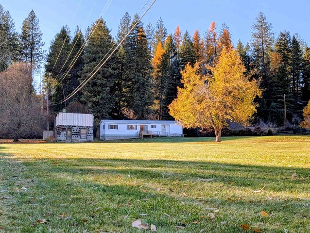 26310 N River Estates Dr, Chattaroy, WA 99003