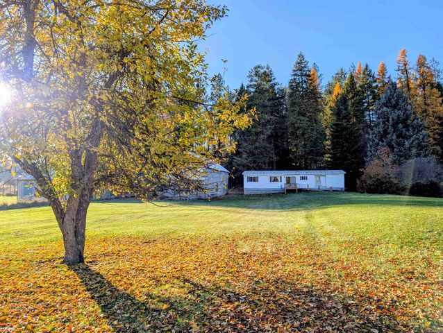 26310 N River Estates Dr, Chattaroy, WA 99003
