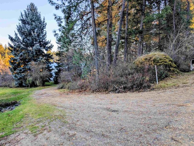 26310 N River Estates Dr, Chattaroy, WA 99003