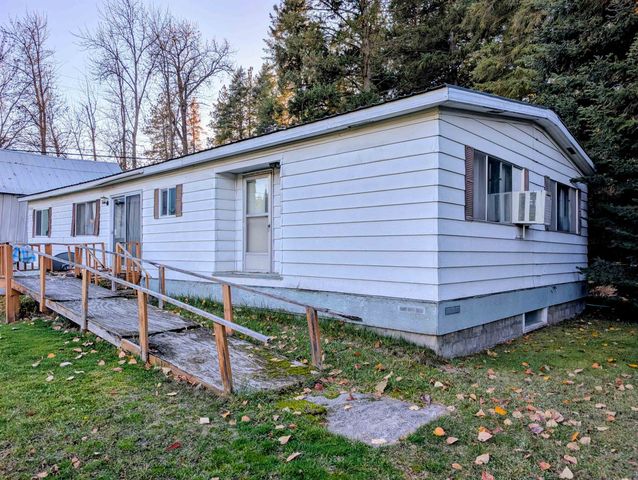 26310 N River Estates Dr, Chattaroy, WA 99003
