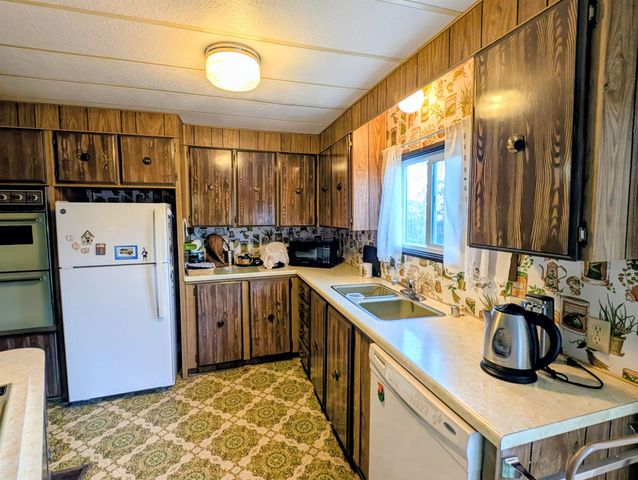 26310 N River Estates Dr, Chattaroy, WA 99003