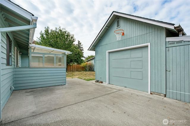 30637 1st Place SW, Federal Way, WA 98023