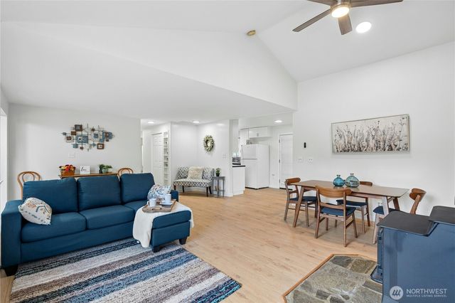 30637 1st Place SW, Federal Way, WA 98023