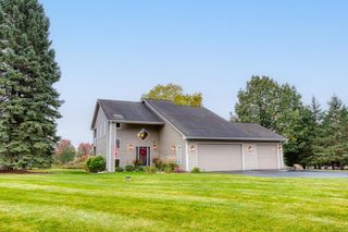 9820 Deerbrook Drive, Chanhassen, MN 55317