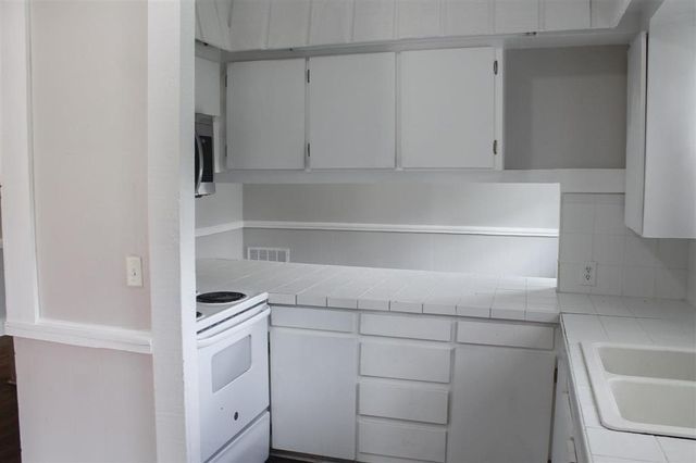 404 W Mimosa Drive, Sulphur, LA 70663