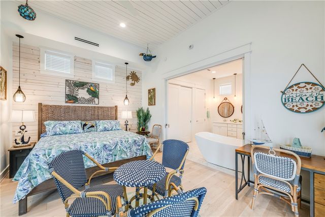 600 Center Square North 17, Port Aransas, TX 78373
