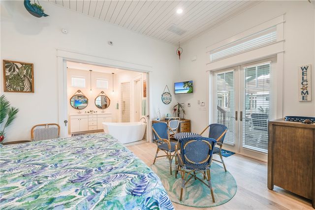 600 Center Square North 17, Port Aransas, TX 78373