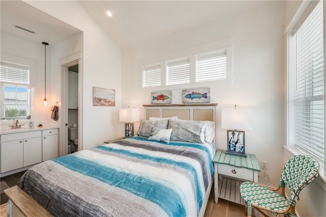 600 Center Square North 17, Port Aransas, TX 78373