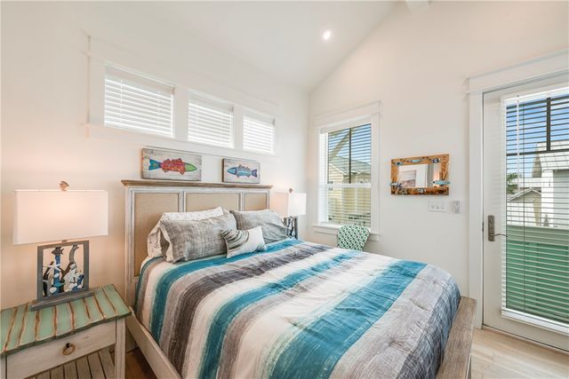 600 Center Square North 17, Port Aransas, TX 78373