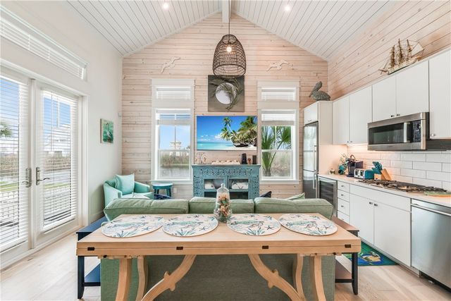 600 Center Square North 17, Port Aransas, TX 78373