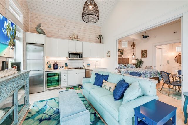 600 Center Square North 17, Port Aransas, TX 78373
