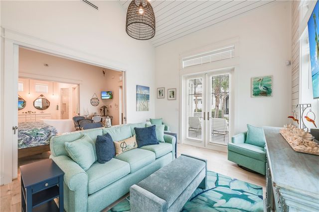 600 Center Square North 17, Port Aransas, TX 78373